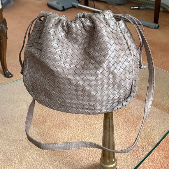 Bottega Veneta Handbags - Vintage Bottega Veneta Taupe Intrecciato Buttery Leather Drawstring Hobo Bag